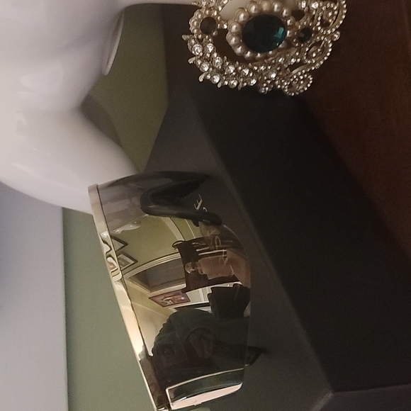 Versace sun glasses - Picture 3 of 3